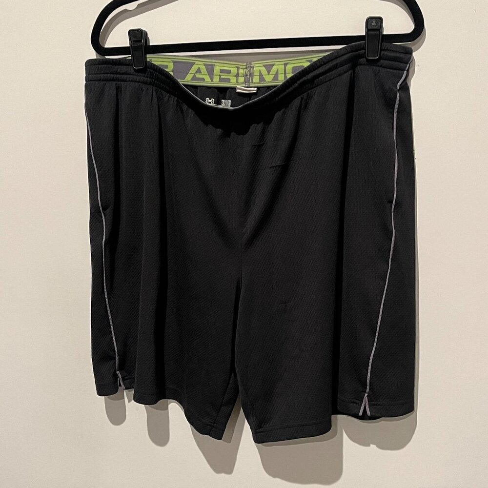 Under Armour Men’s Shorts, Size XL, Smoke-Free Home, Runs in Front and Back